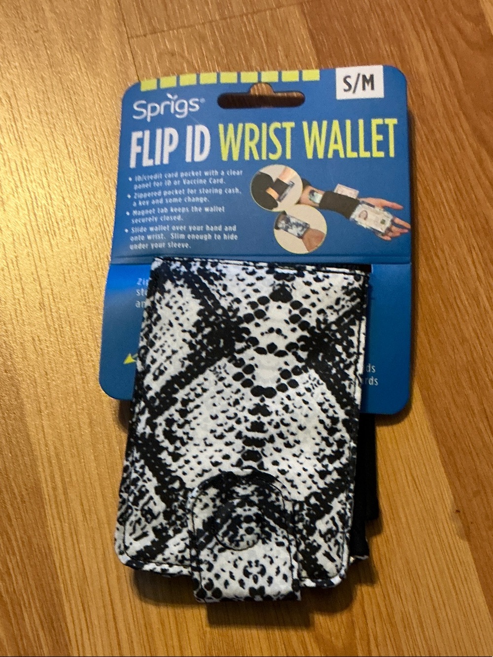 Black & White Snake-Print Flip ID Wrist Wallet - S/M